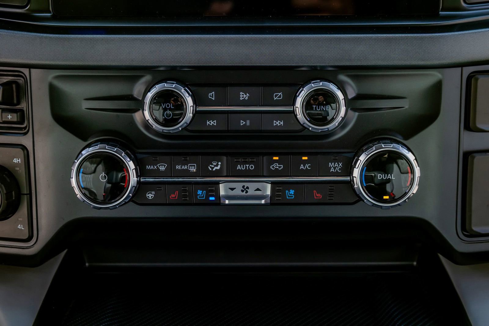 Used 2023 Ford F350 Limited w/ FX4 Off-Road Package image 24