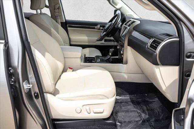 Used 2021 Lexus GX 460 Premium w/ Accessory Package AWD/4WD image 26