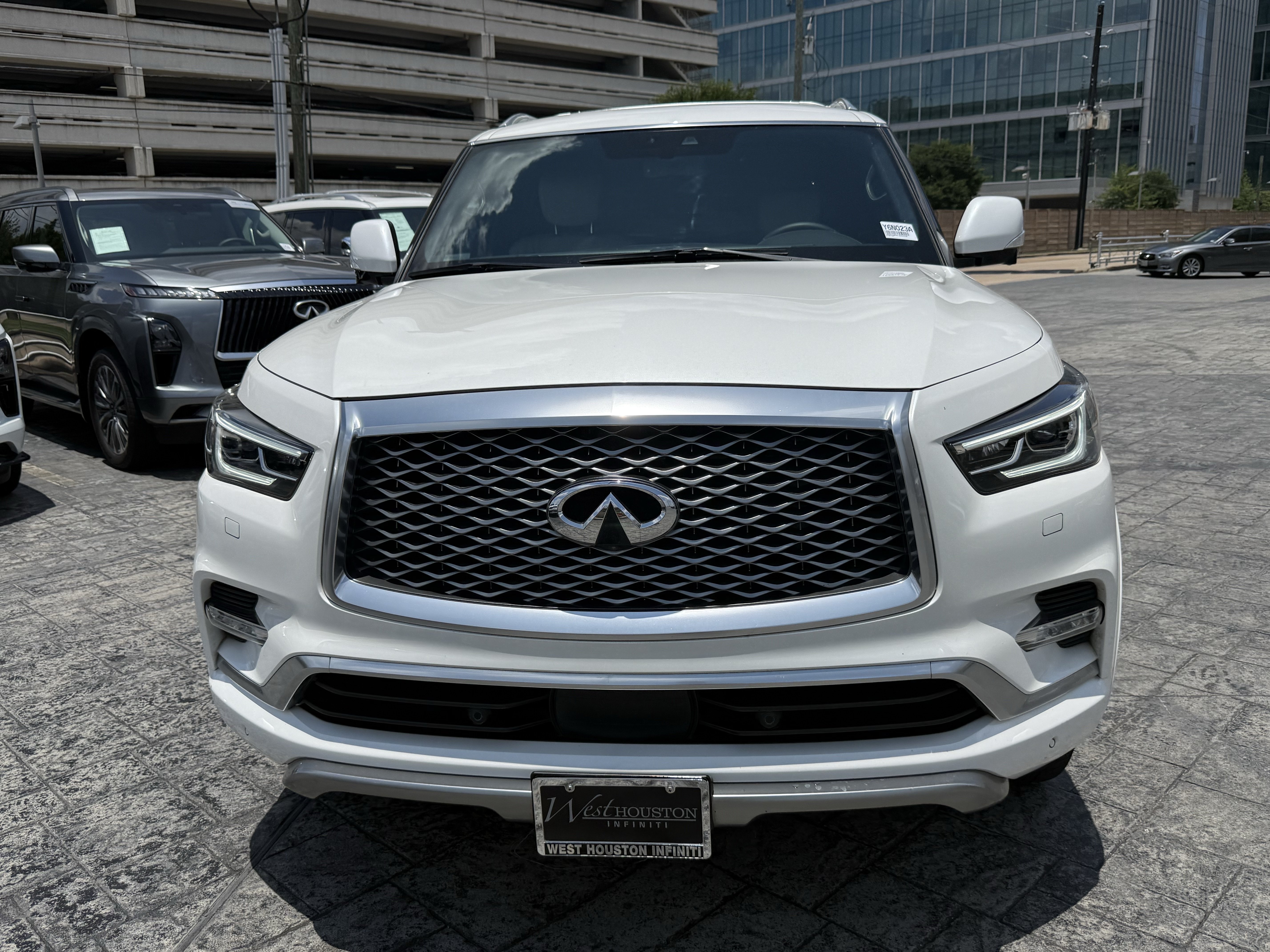 Used 2020 INFINITI QX80 Limited w/ All-Season Package AWD/4WD image 2