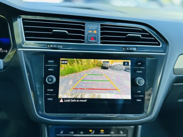 Used 2022 Volkswagen Tiguan SE w/ Panoramic Sunroof Package image 10