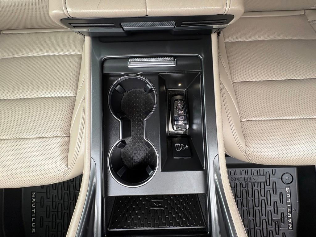 Certified 2025 Lincoln Nautilus Premier w/ Equipment Group 102A image 13