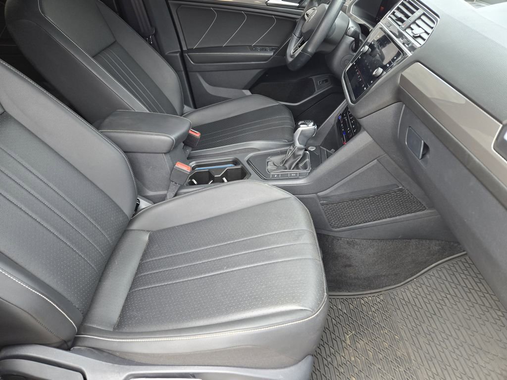 Used 2023 Volkswagen Tiguan SE R-Line image 9