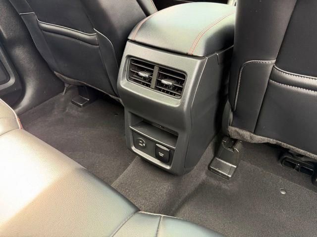 Used 2022 Ford Edge ST-Line image 16