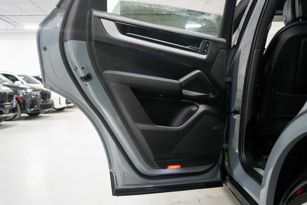 Used 2024 Porsche Cayenne image 23