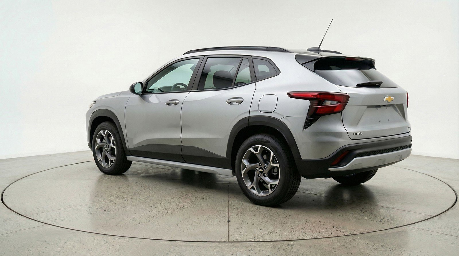 Used 2025 Chevrolet Trax LT FWD image 6