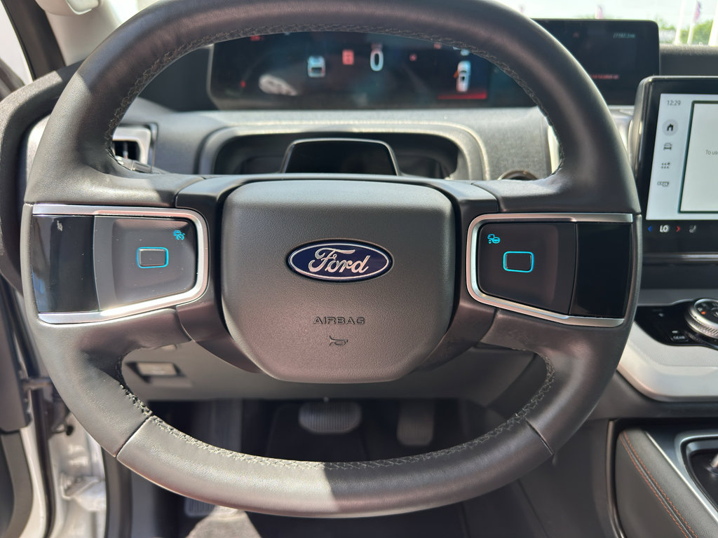 Used 2025 Ford Expedition Active AWD/4WD image 13