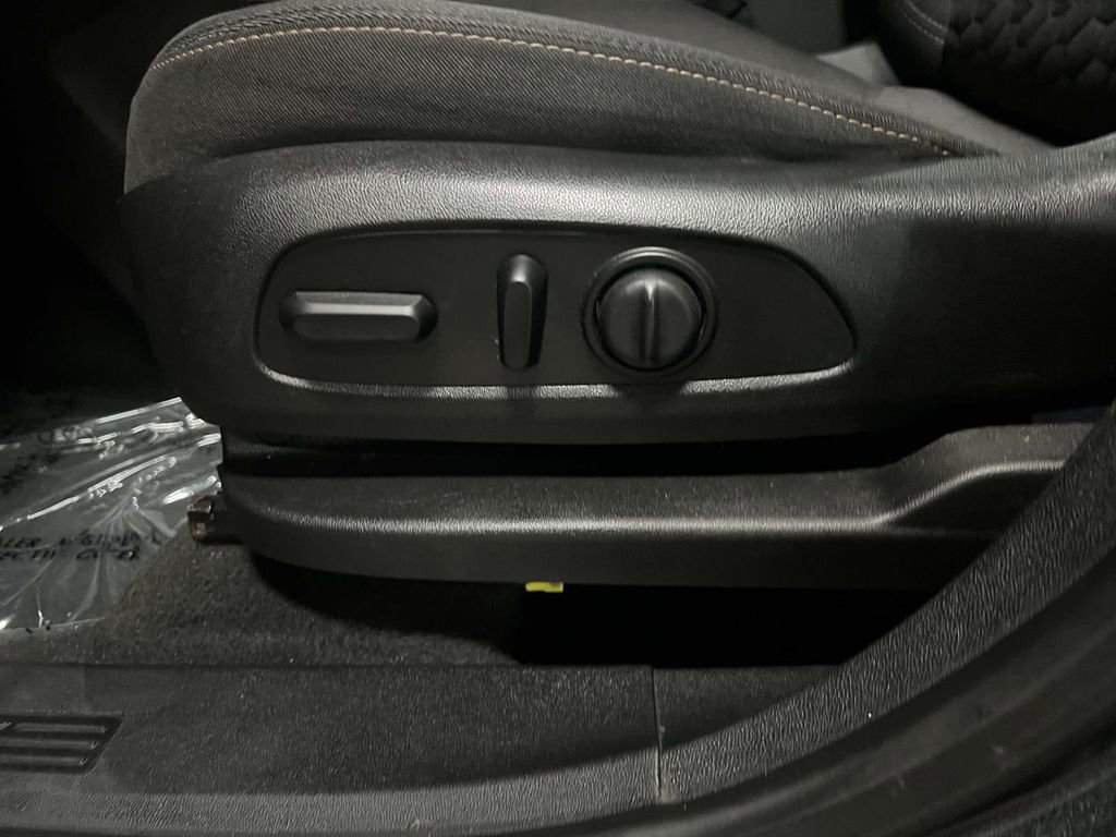 Used 2018 Chevrolet Equinox LT AWD/4WD image 25