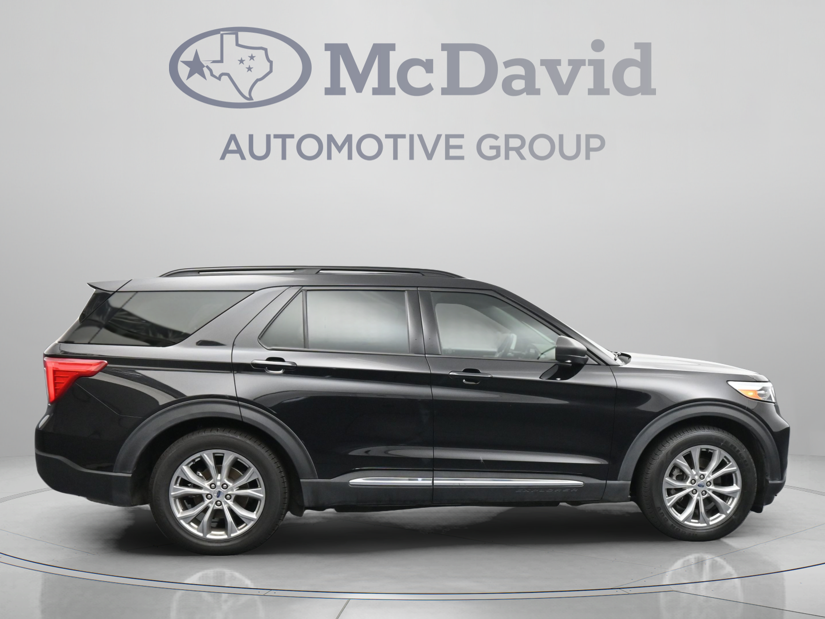 Used 2021 Ford Explorer XLT w/ Equipment Group 202A RWD image 9