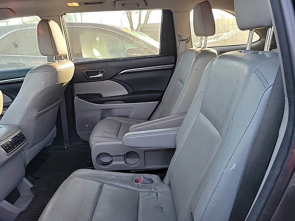 Used 2014 Toyota Highlander Limited Platinum AWD/4WD image 15