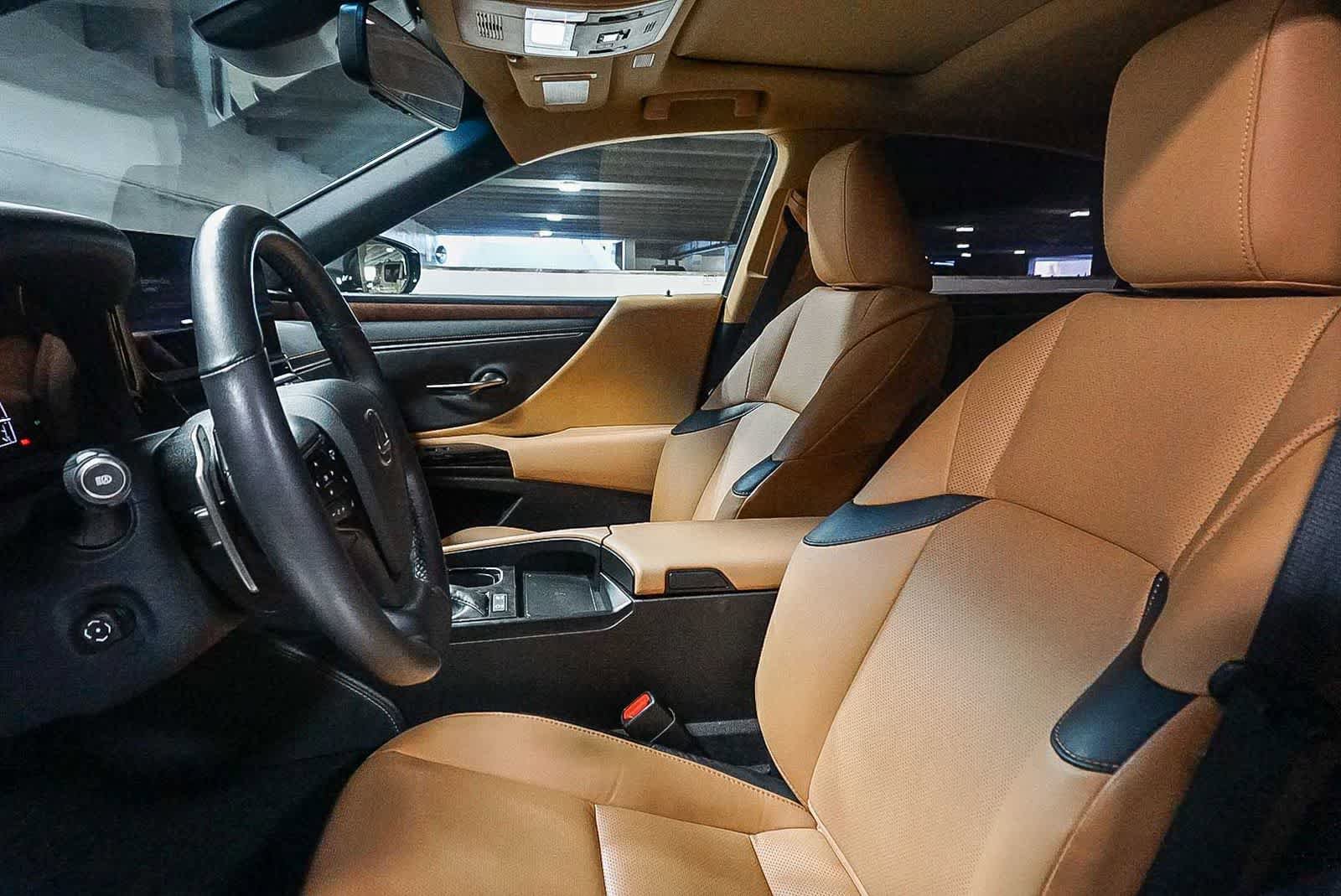Used 2025 Lexus ES 300h w/ Premium Package image 18