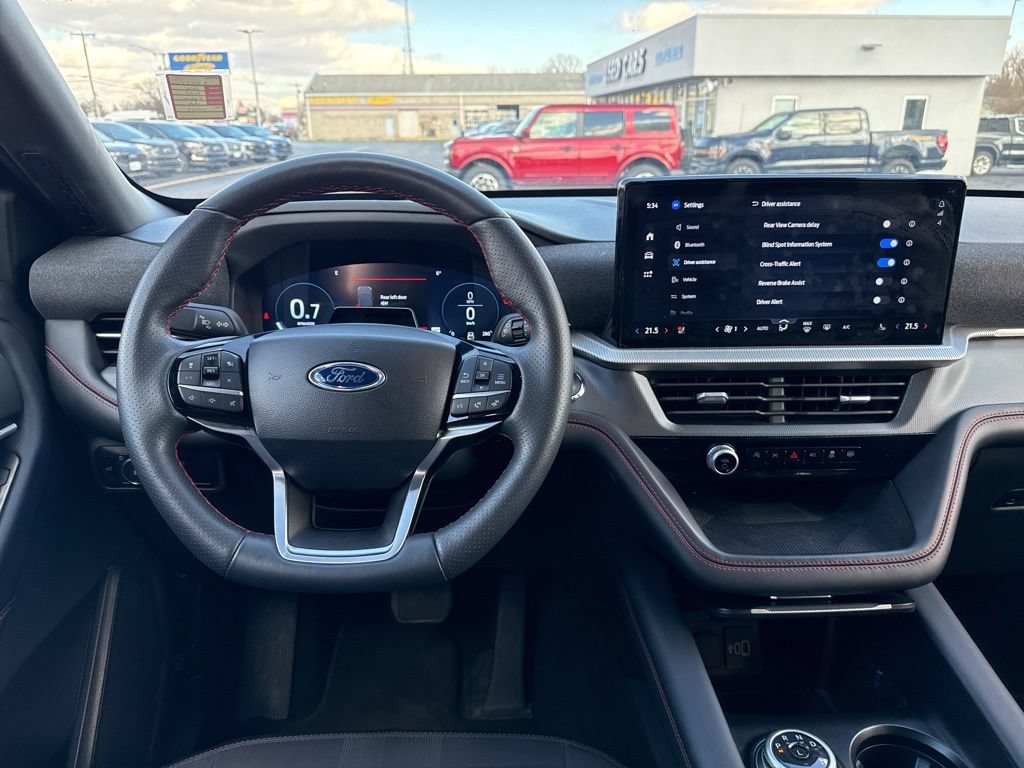 Used 2025 Ford Explorer ST-Line w/ ST-Line Street Pack AWD/4WD image 9