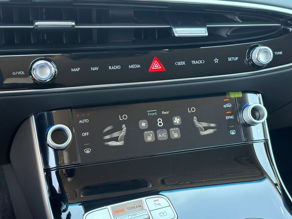 New 2027 Genesis GV70 2.5T AWD/4WD image 33