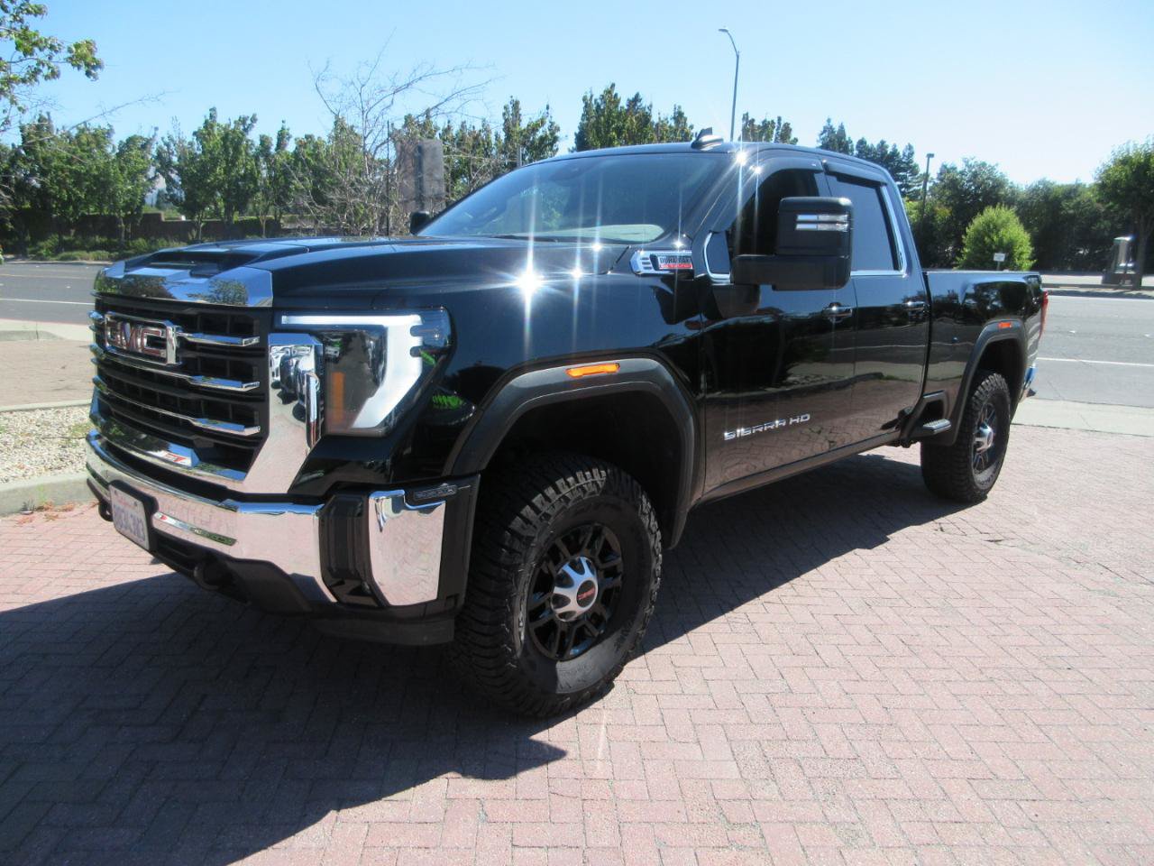 Used 2024 GMC Sierra 2500 SLE w/ SLE Convenience Package AWD/4WD image 1