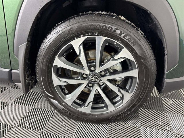 Used 2024 Toyota Corolla Cross XLE image 31