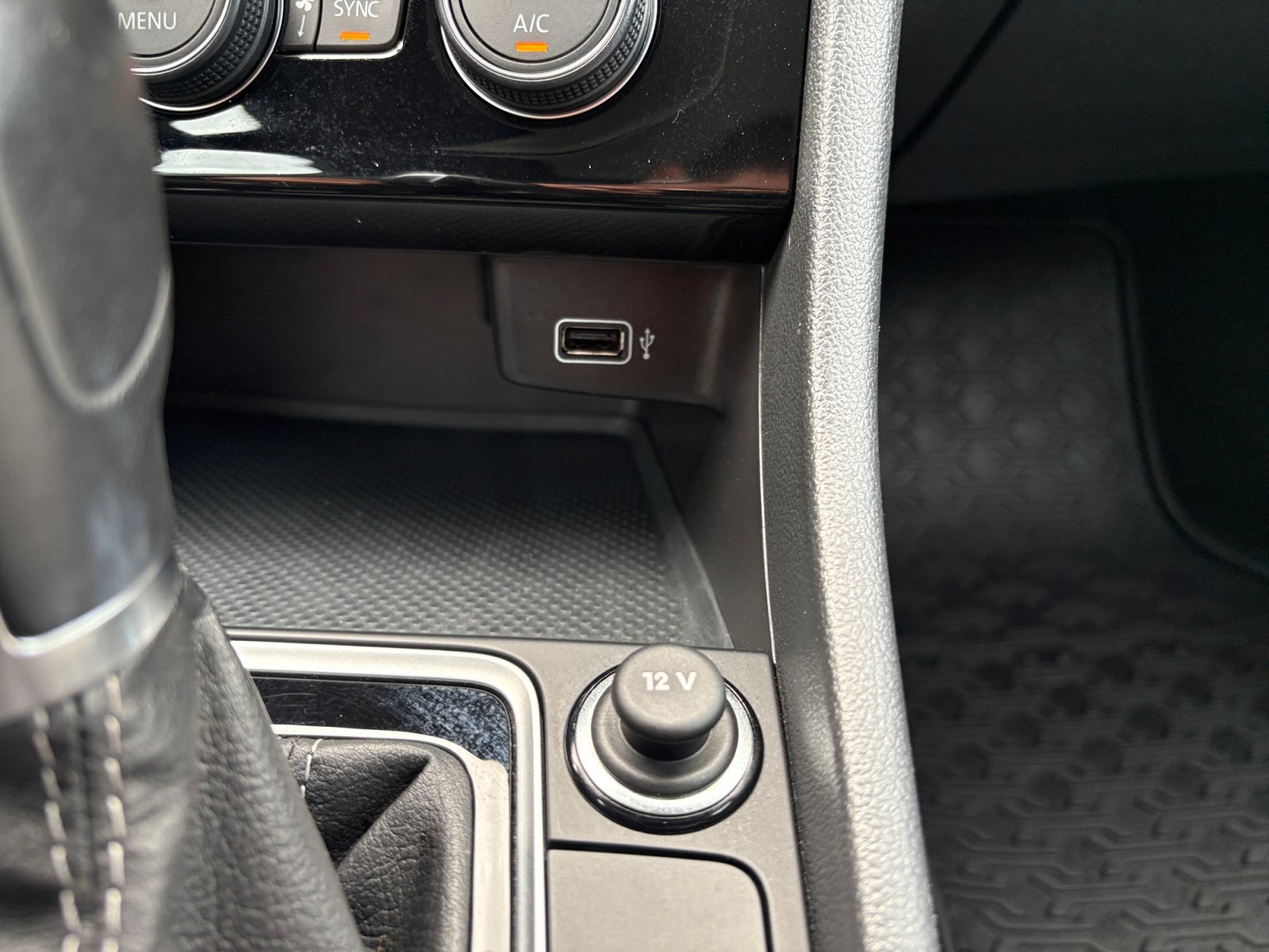 Used 2019 Volkswagen Jetta R-Line FWD image 20