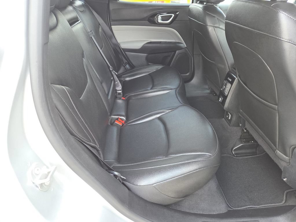 Used 2025 Jeep Compass Limited AWD/4WD image 18
