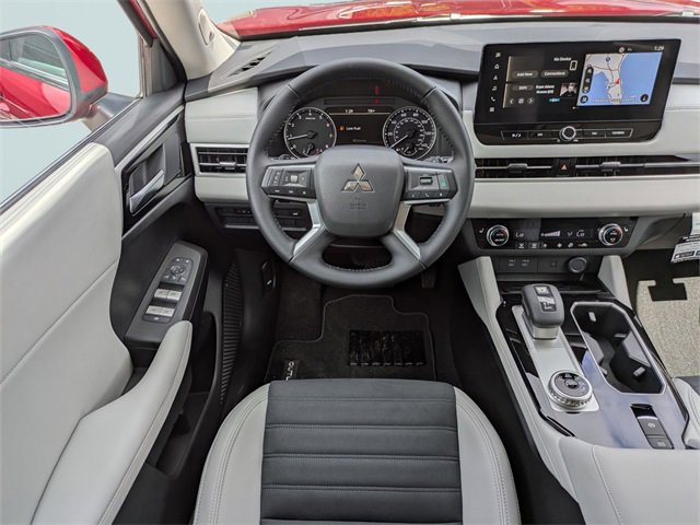 New 2025 Mitsubishi Outlander SE image 15