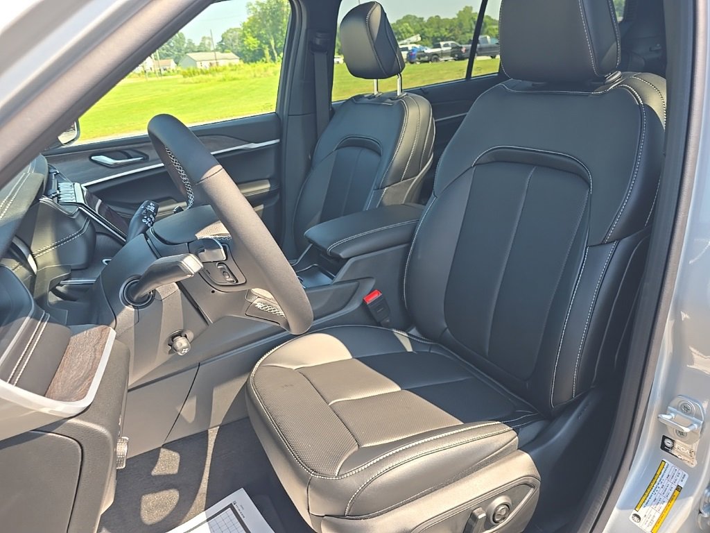 New 2025 Jeep Grand Cherokee L Limited w/ Luxury Tech Group II image 16