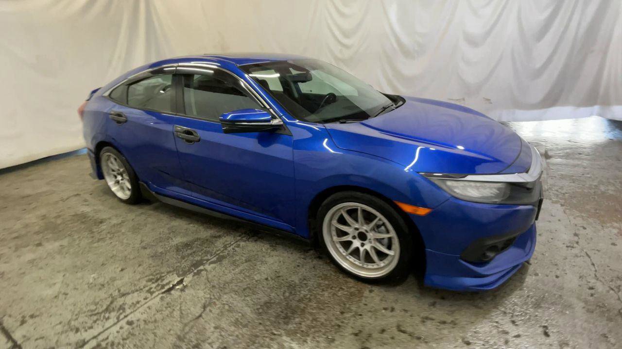 Used 2017 Honda Civic Touring image 2