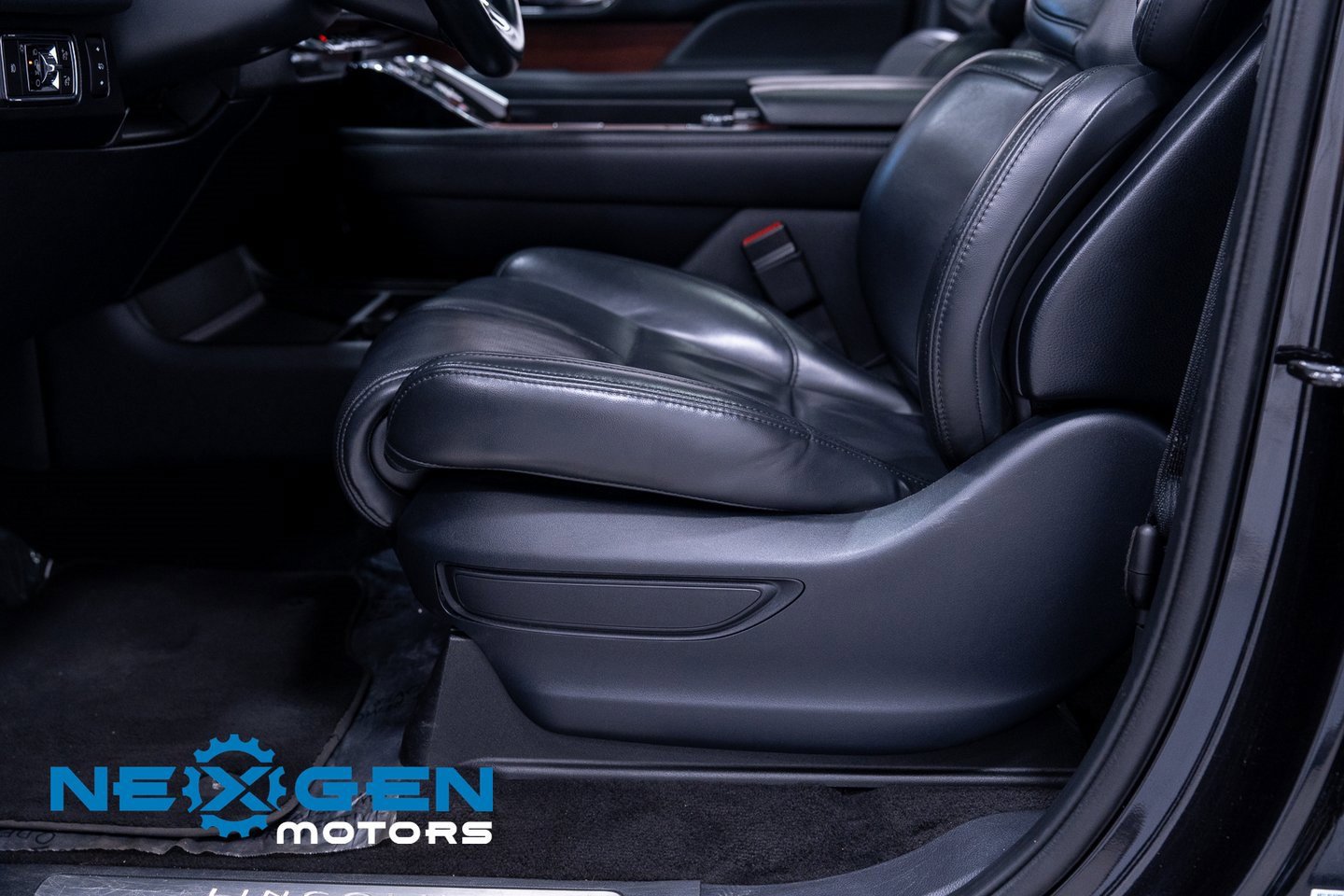 Used 2022 Lincoln Navigator Reserve image 25