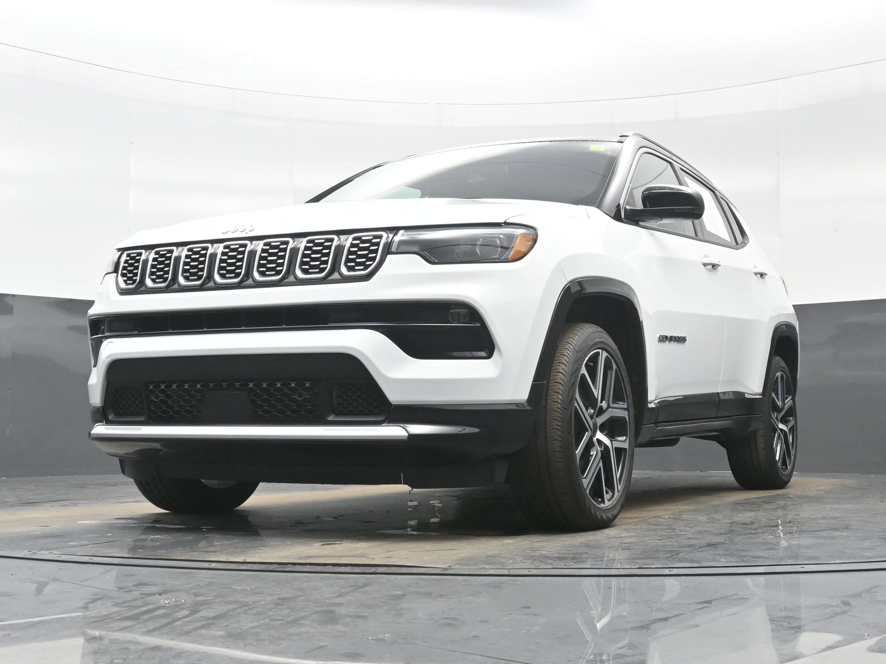 Used 2025 Jeep Compass Limited w/ Elite Group image 25