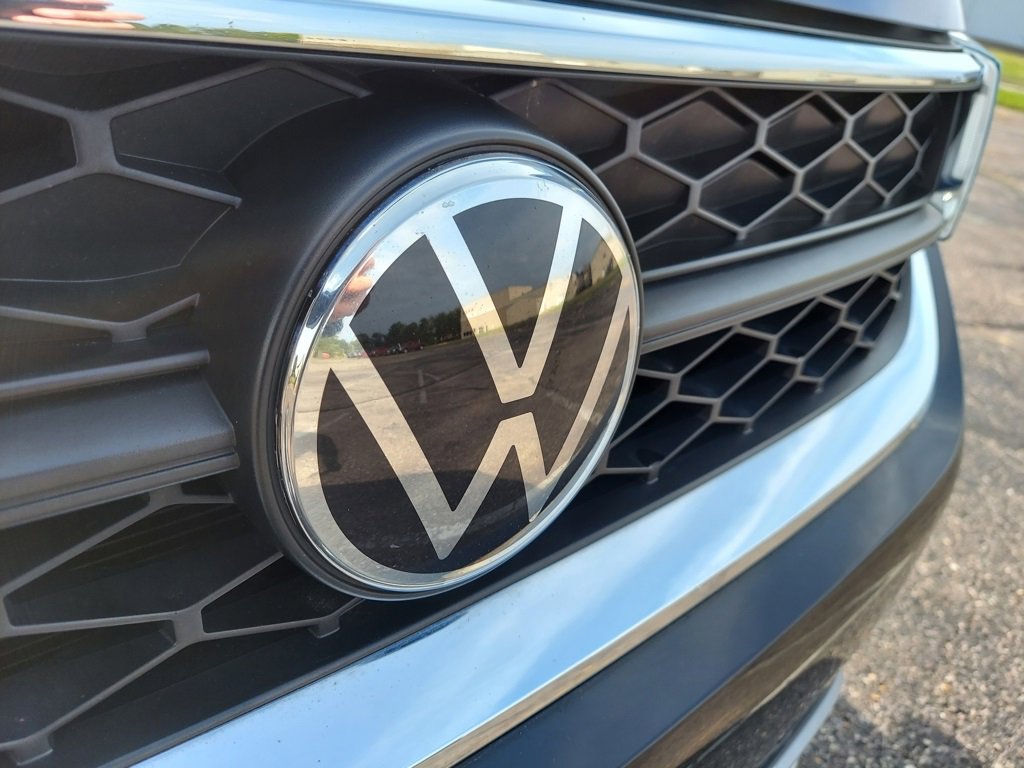 Used 2022 Volkswagen Taos SE w/ Panoramic Sunroof Package image 10