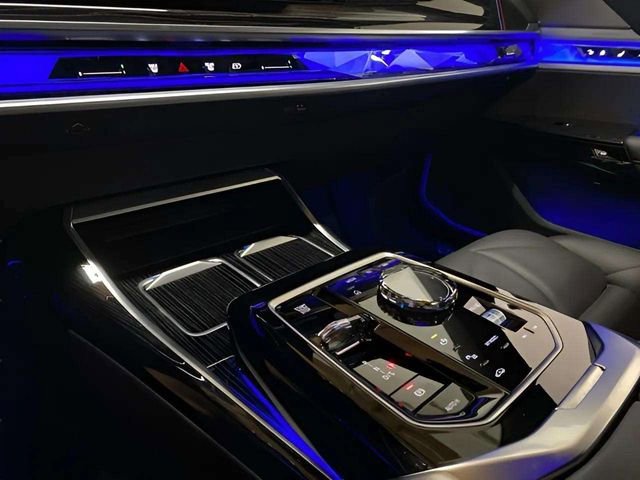Used 2025 BMW 740i xDrive AWD/4WD image 53