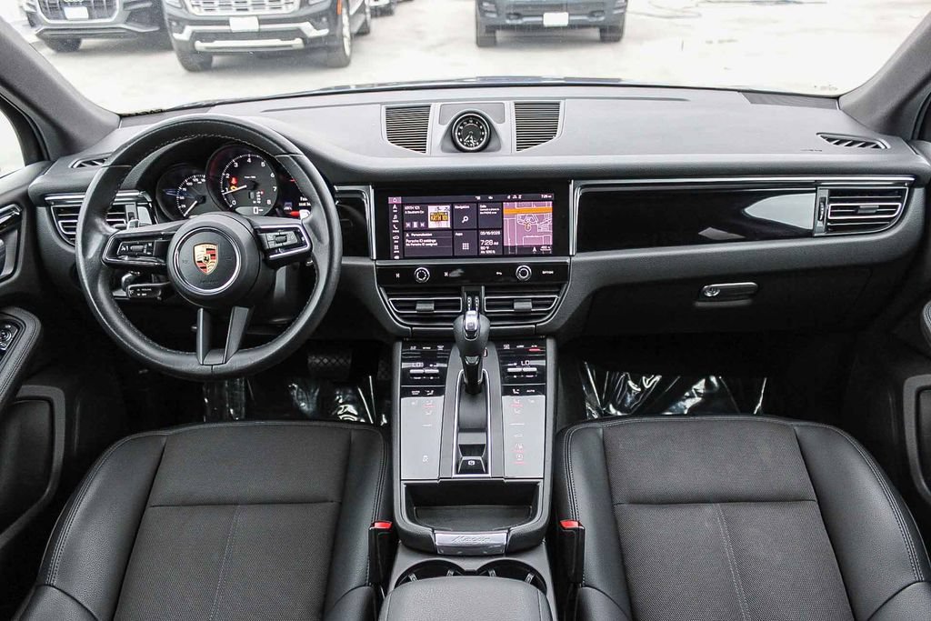 Used 2022 Porsche Macan AWD/4WD image 13