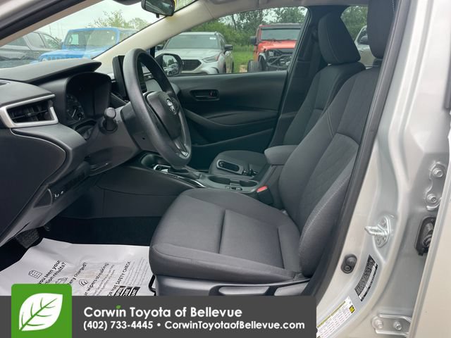 Used 2025 Toyota Corolla LE FWD image 17