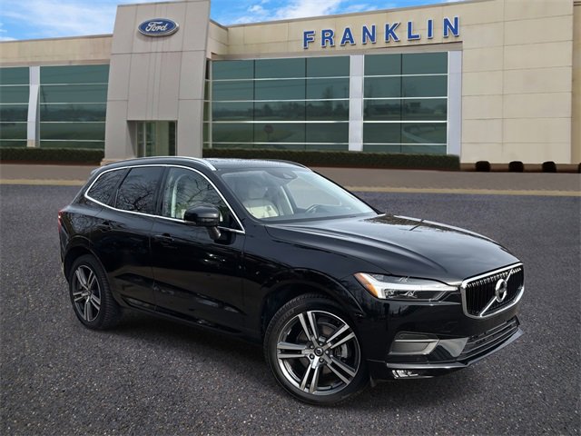 Used 2021 Volvo XC60 T5 Momentum w/ Premium Package image 1