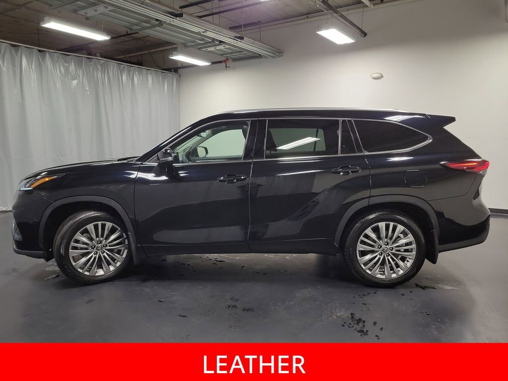 Used 2025 Toyota Highlander Platinum image 5
