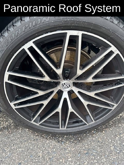 Used 2024 Porsche Macan AWD/4WD image 5