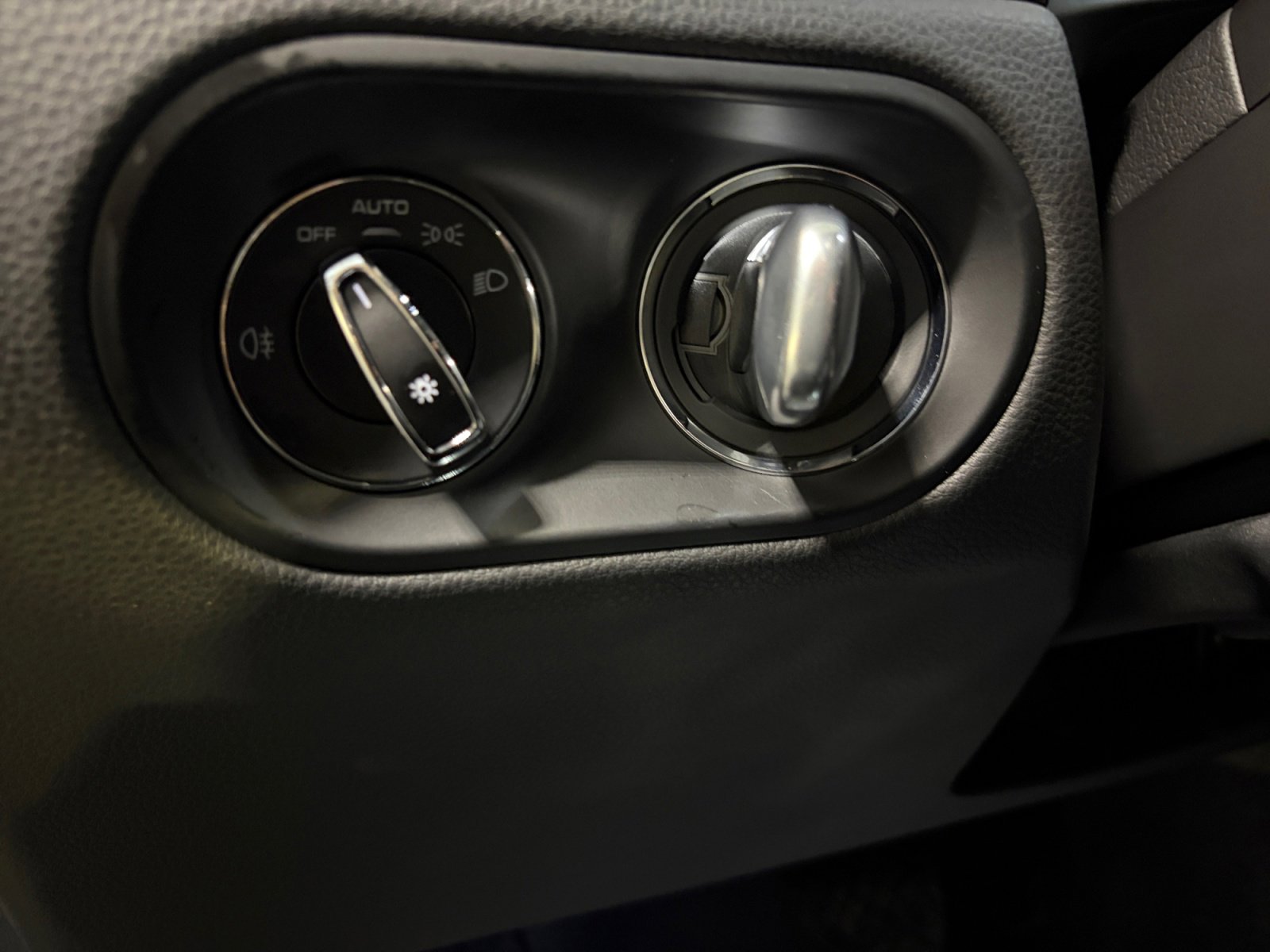 Certified 2026 Porsche Macan AWD/4WD image 37