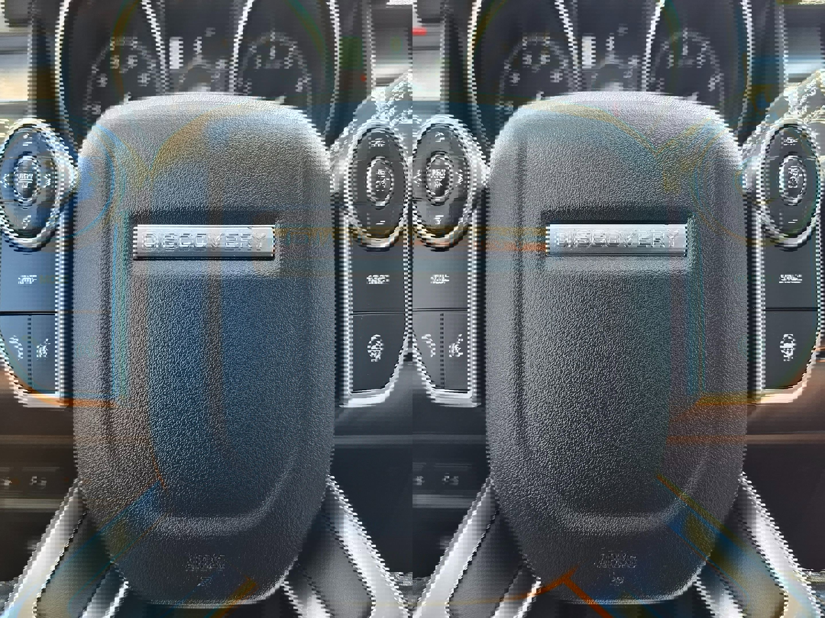 Used 2017 Land Rover Discovery First Edition image 27