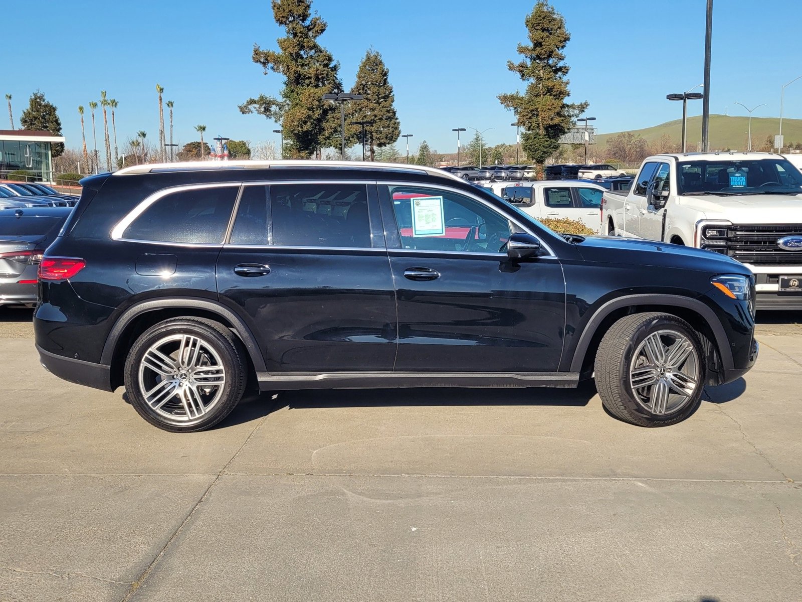 Used 2024 Mercedes-Benz GLS 450 4MATIC image 3