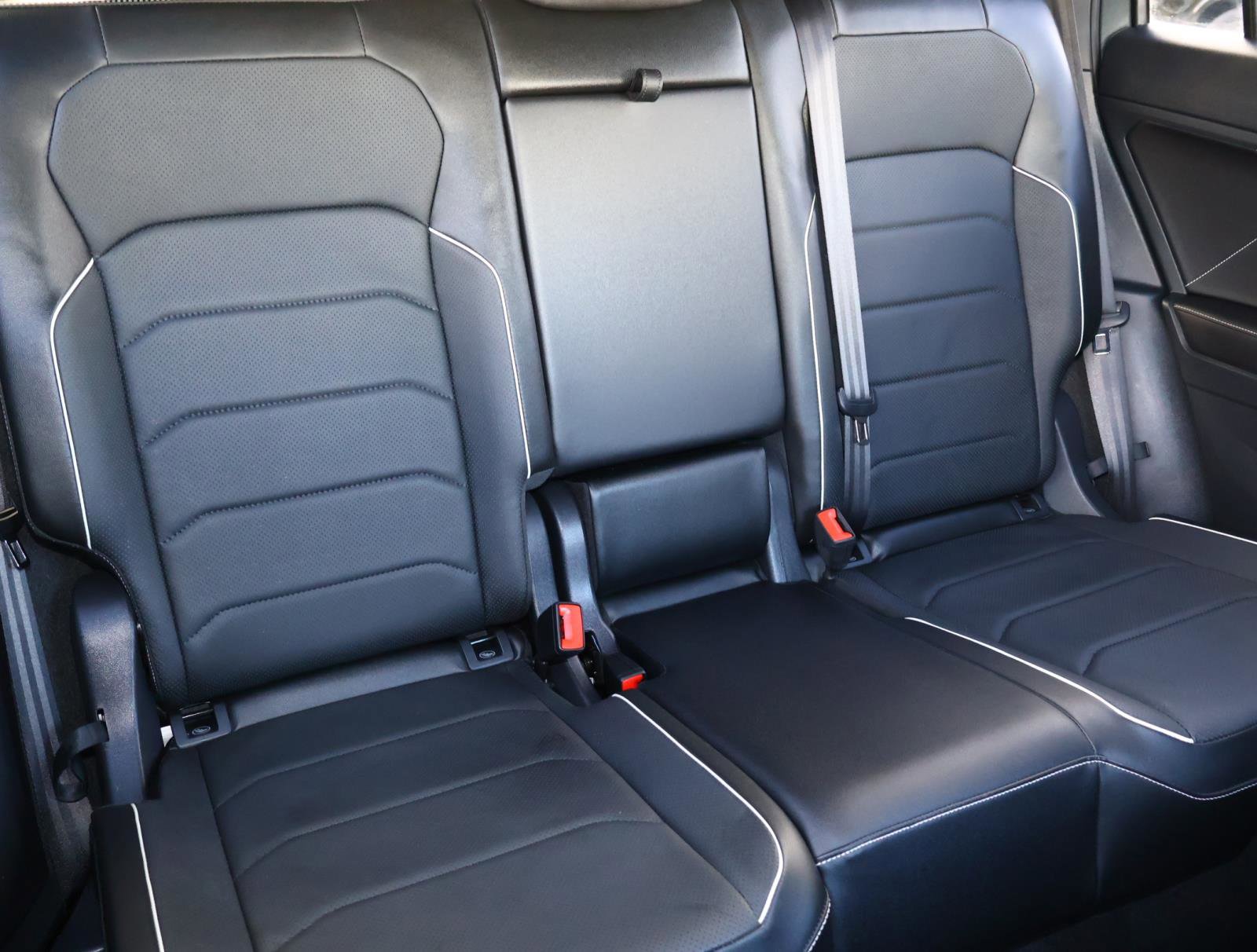 Used 2022 Volkswagen Tiguan SEL R-Line image 20