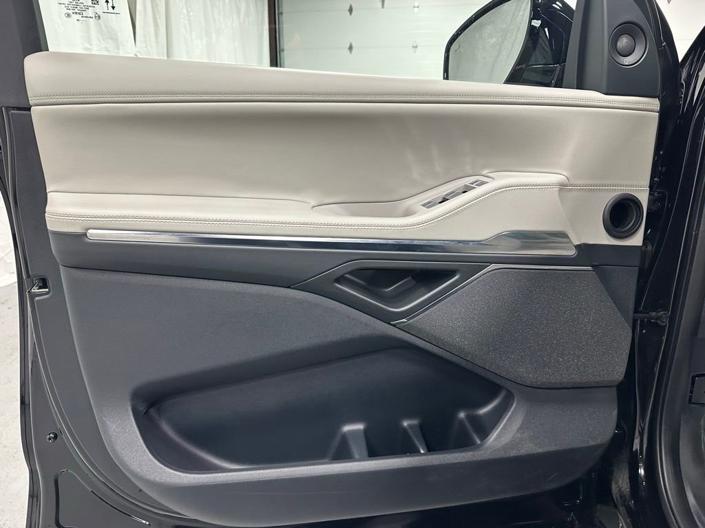 Used 2025 Lincoln Navigator Reserve image 8