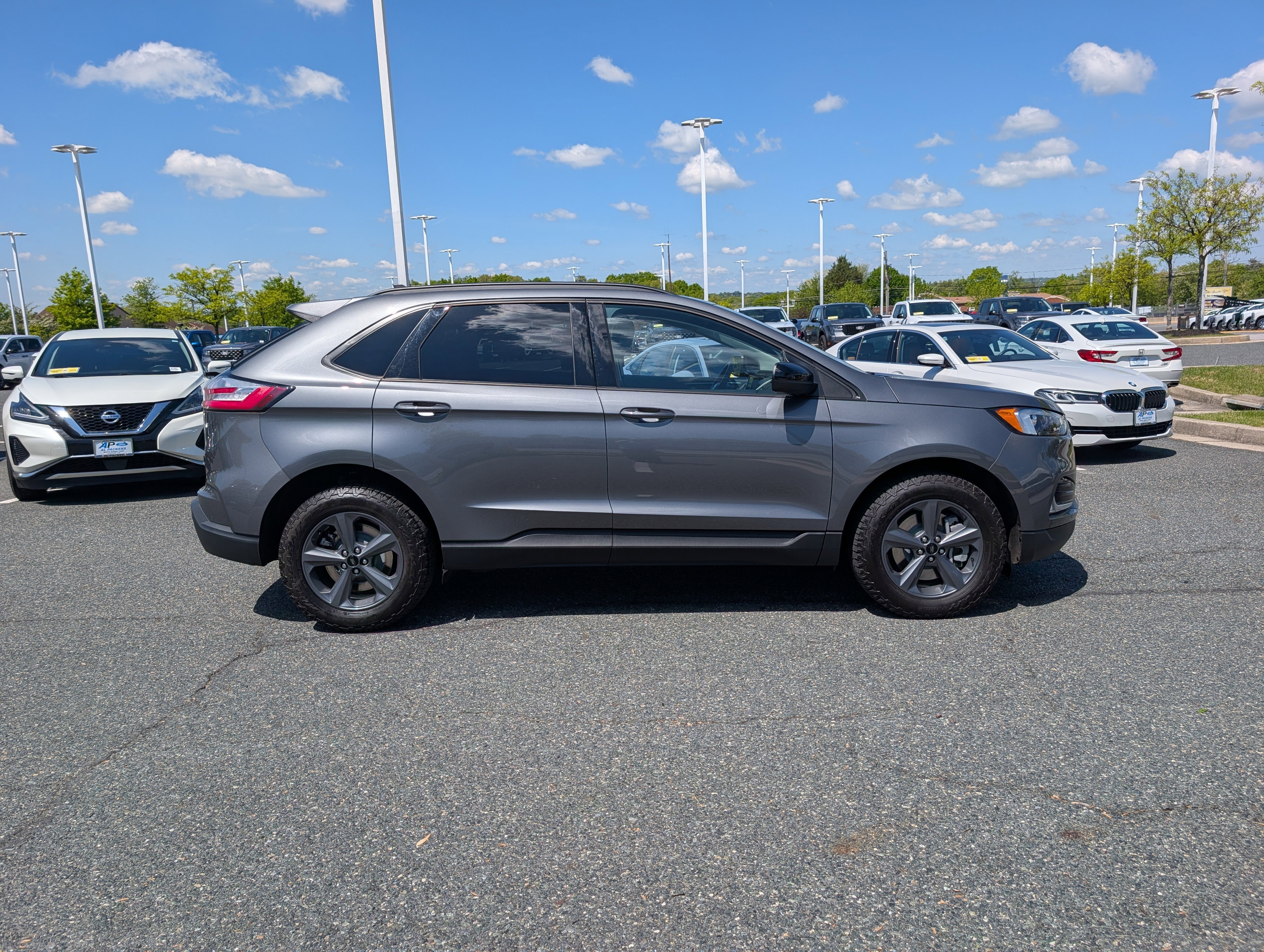Used 2024 Ford Edge SEL w/ Sport Appearance Package AWD/4WD image 2