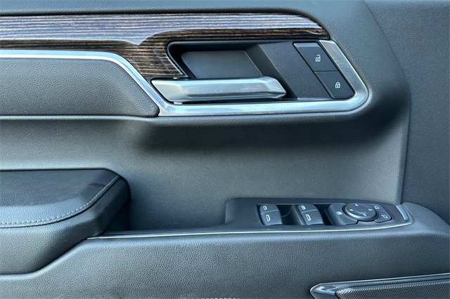 Used 2025 GMC Sierra 1500 Elevation image 11