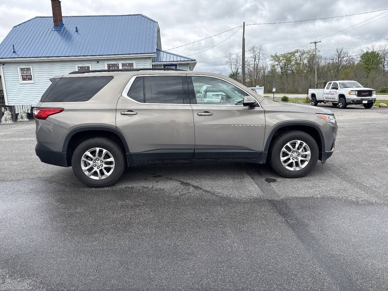Used 2019 Chevrolet Traverse LT FWD image 8