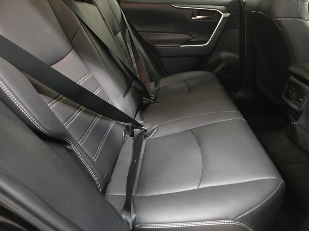 Used 2021 Toyota RAV4 XLE Premium image 19