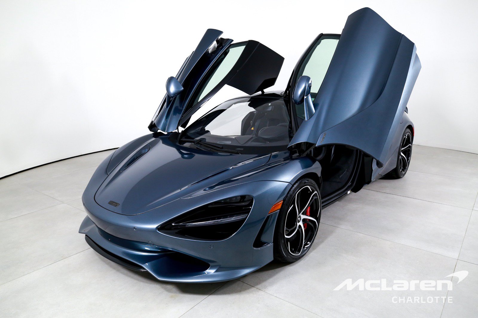 Used 2025 McLaren 750S RWD image 5