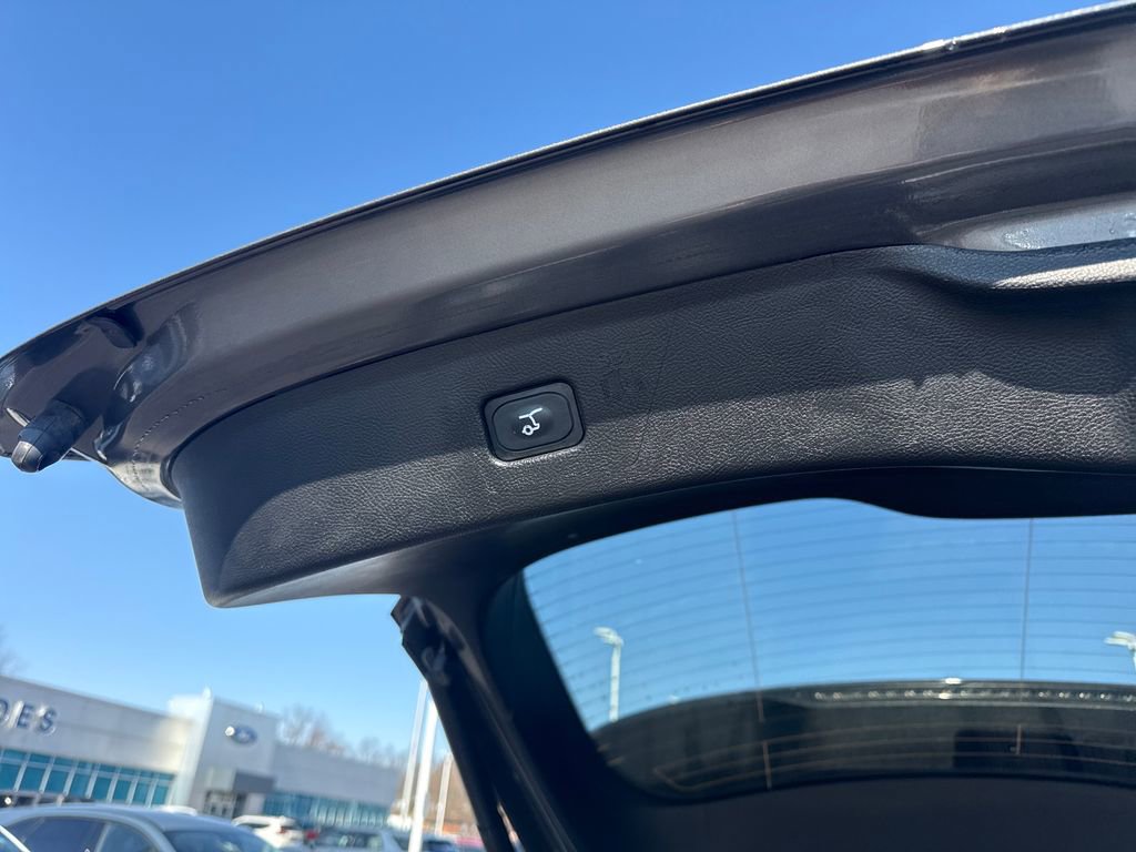 Used 2024 Ford Edge SEL w/ Sport Appearance Package image 13