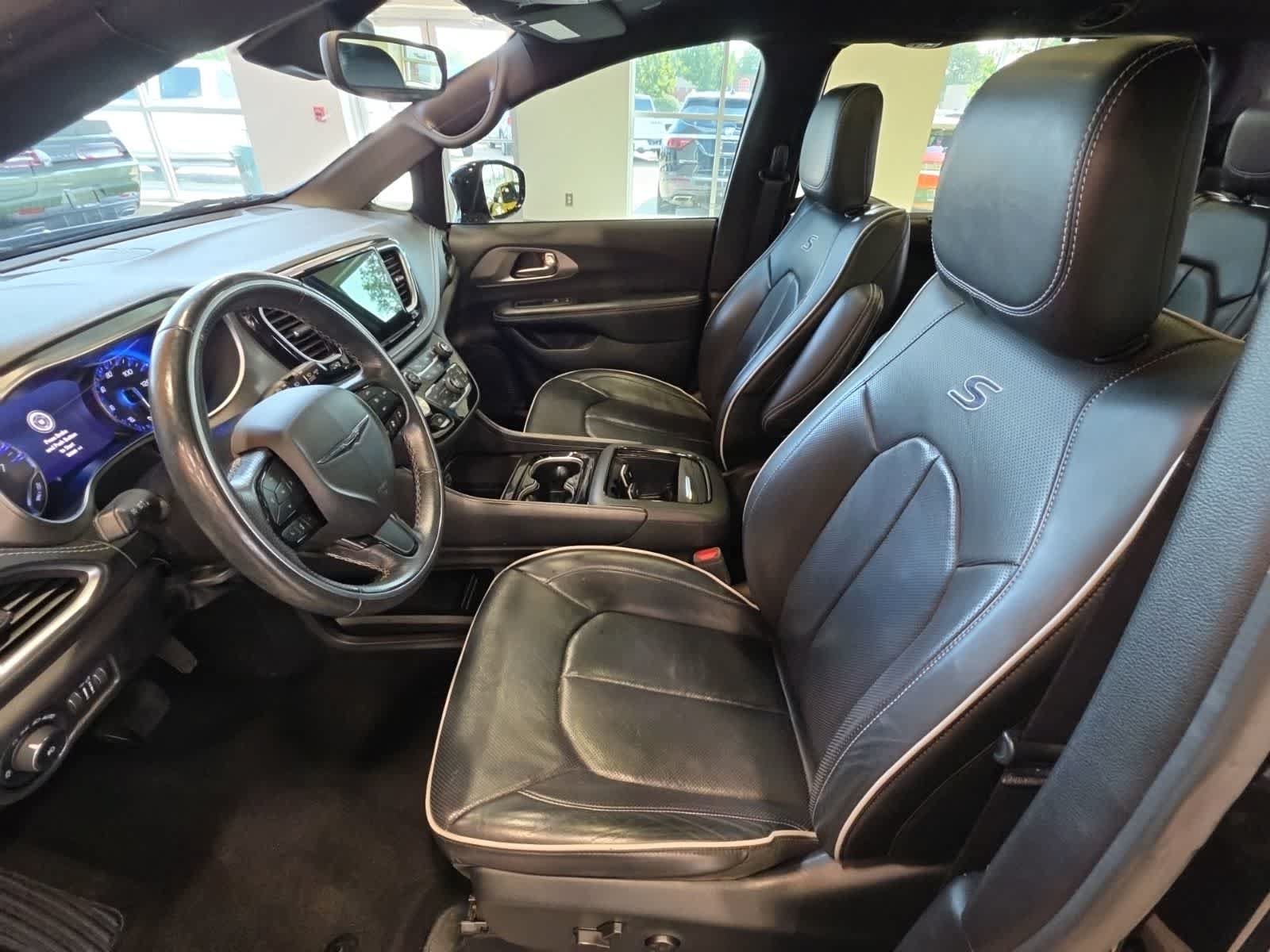Used 2021 Chrysler Pacifica Limited AWD/4WD image 18