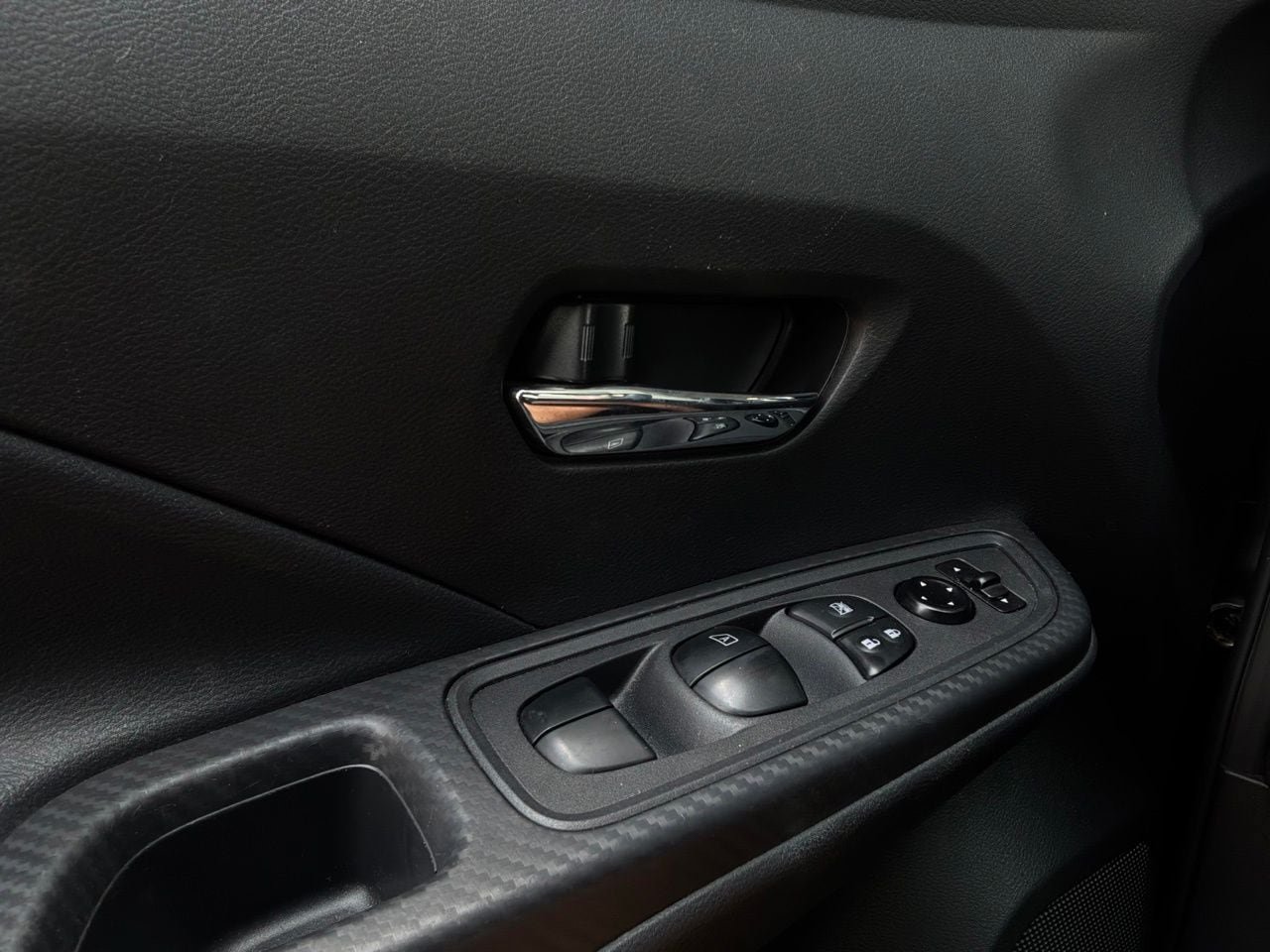Used 2025 Nissan Versa SV FWD image 20