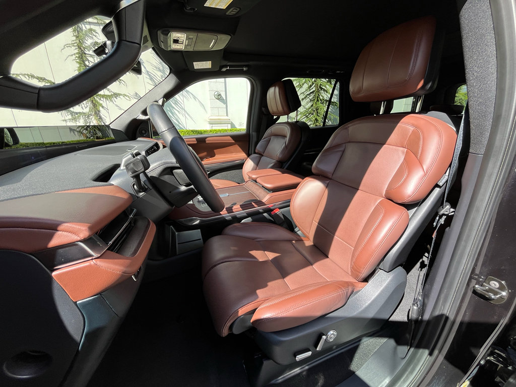 Used 2025 Lincoln Navigator Reserve image 19