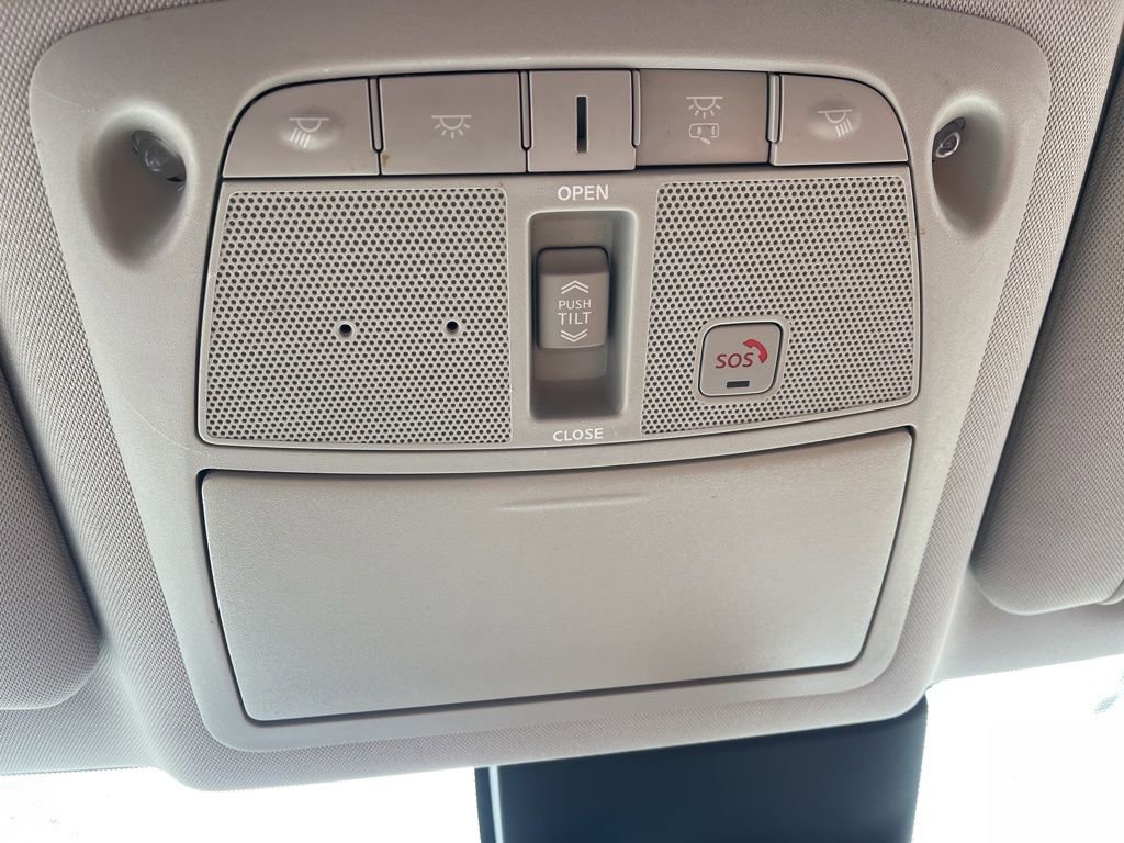 Used 2018 Nissan Rogue SL w/ Premium Package image 23