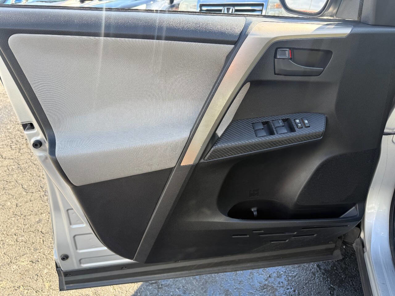 Used 2015 Toyota RAV4 LE image 15