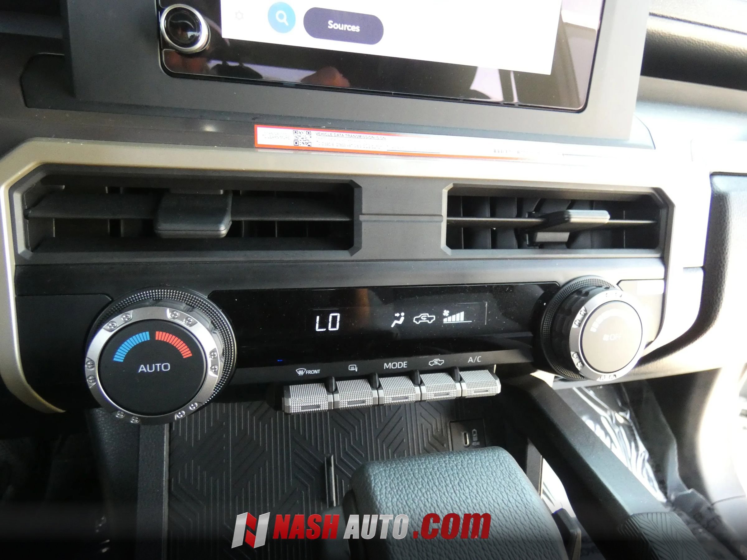 Used 2025 Toyota Tacoma TRD Sport AWD/4WD image 58