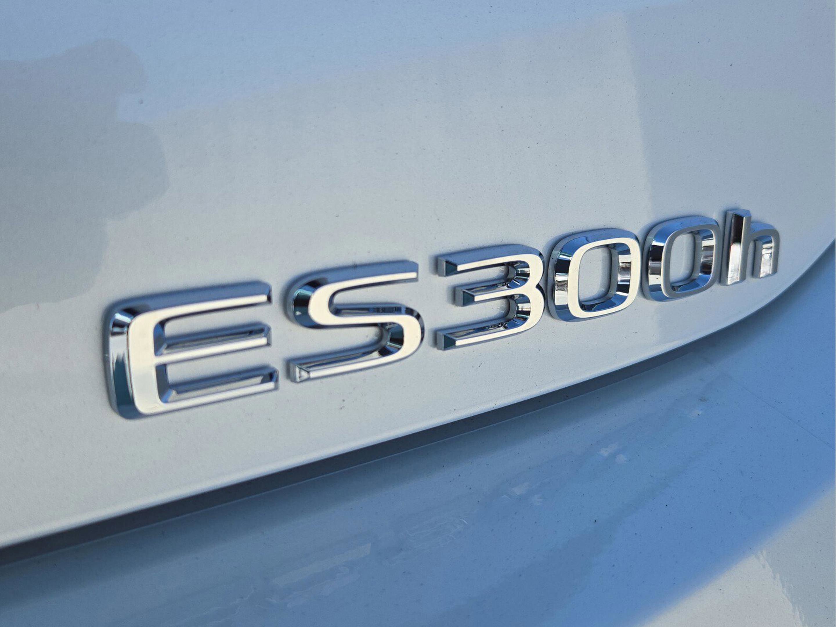 New 2025 Lexus ES 300h w/ Luxury Package image 9